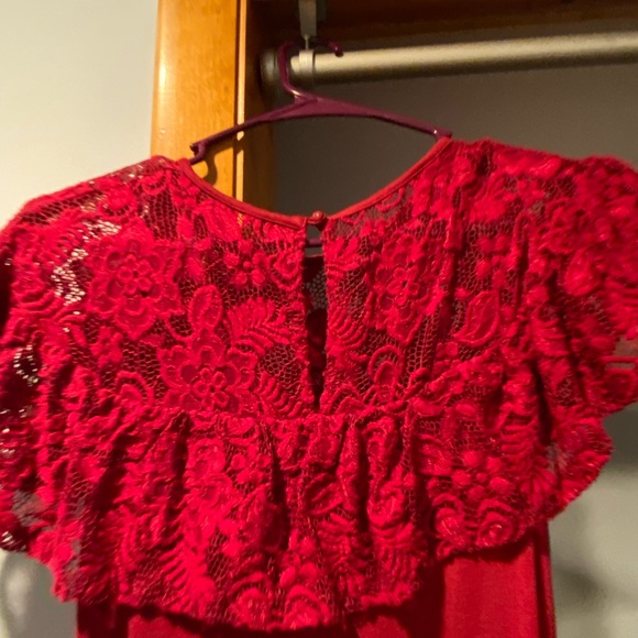 Red lace top dress. Incredibly flattering - Picture 5 of 7